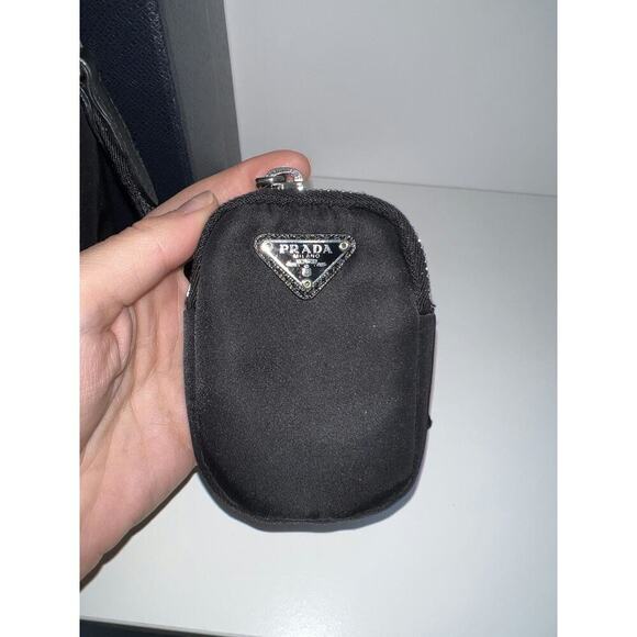 Prada Re-Edition 2005 Black Nylon Shoulder Bag with Chain Strap and Mini Pouch - Picture 6 of 8